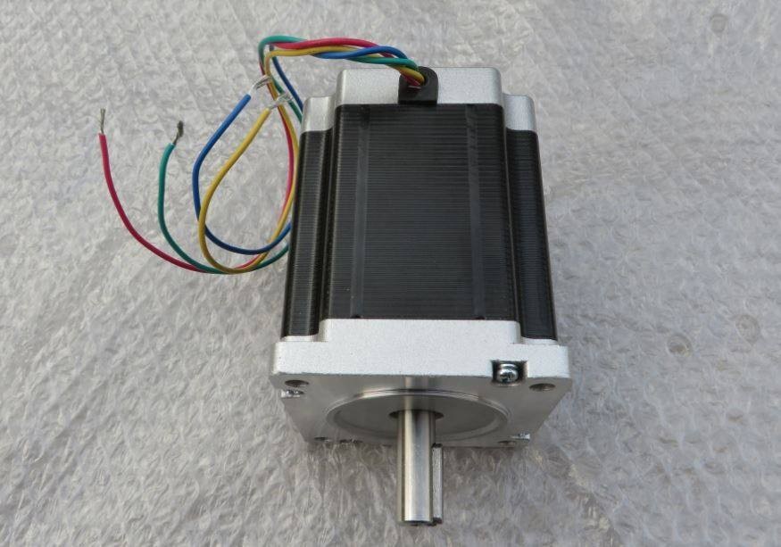 多臺步進電機可以用一個驅動器控制嗎？